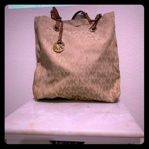 100% Authentic MK Bag. Good Condition